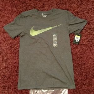 Nike Tee small New youth boys or men's.
